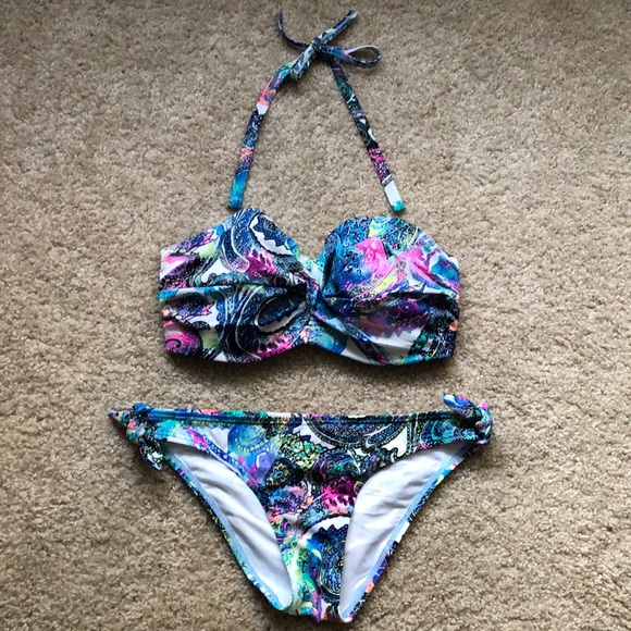 Victoria’s Secret Twist Front Bandeau Bikini - Picture 4 of 8
